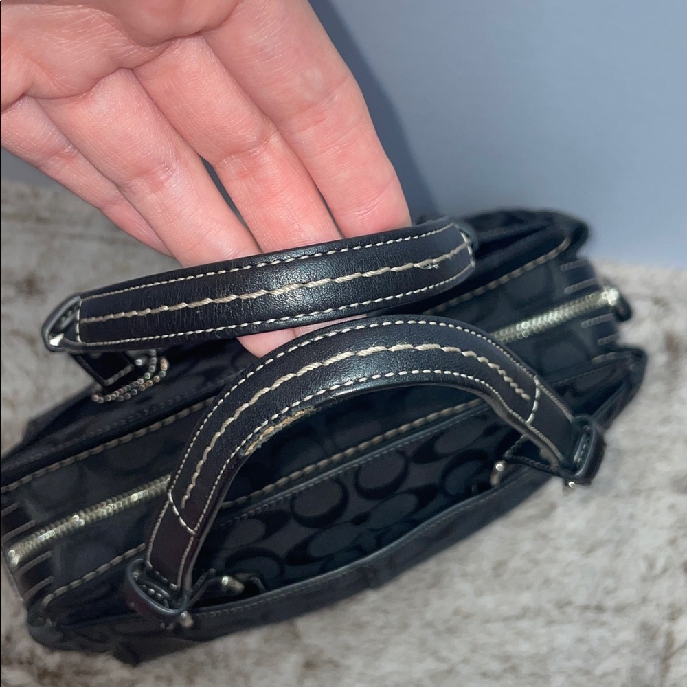 Vintage Coach ‘Hamptons’ Signature Small Satchel - Picture 3 of 16
